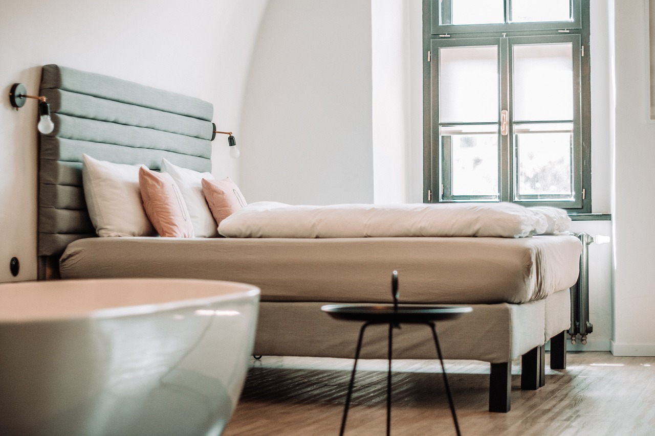 bedroom 3475656_1280